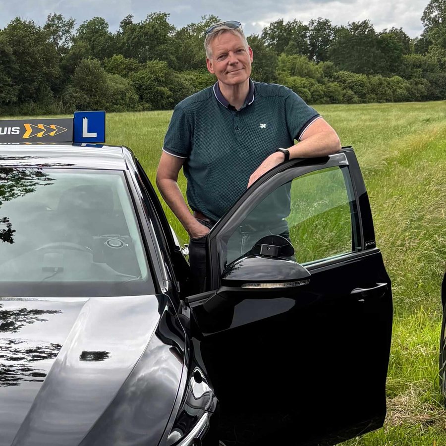 Wim Groothuis, eigenaar en instructeur bij Rijschool Groothuis